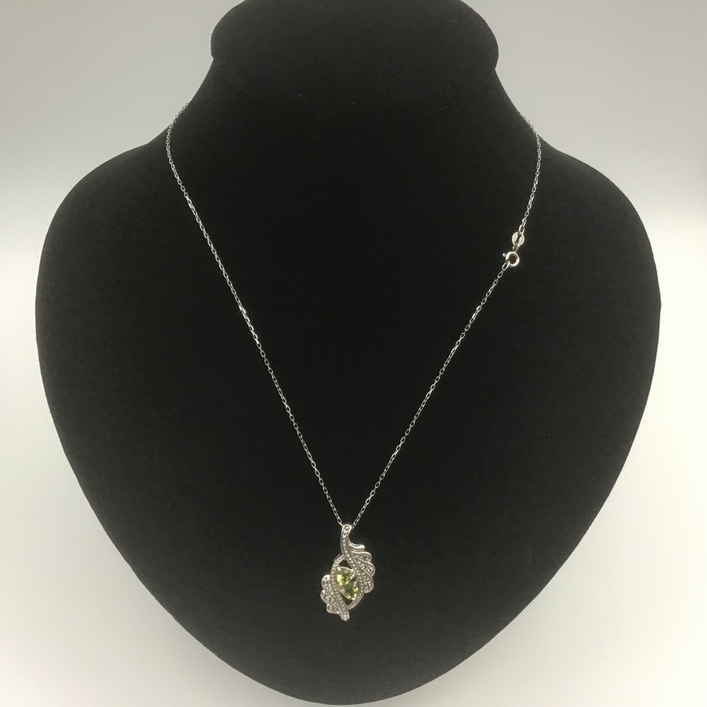 Vintage Sterling Silver Necklace with green stones in an Elegant Leaf Design